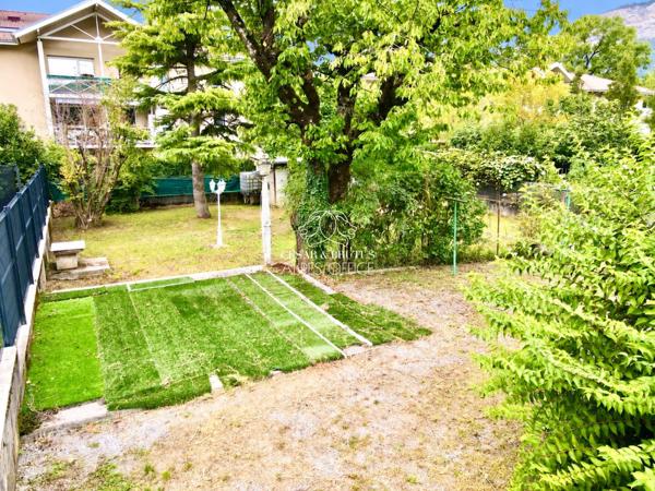 Bonneville – Maison à rénover – 236 m² au total – 3 appartements soit 9 pièces dont 5 chambres – Terrain plat de 900 m²