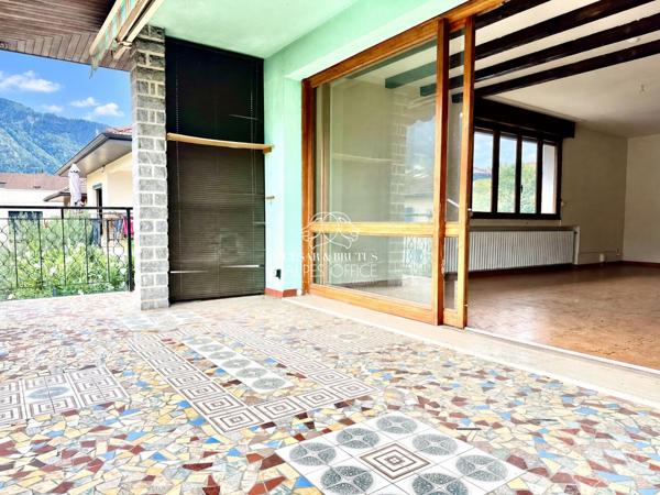 Bonneville – Maison à rénover – 236 m² au total – 3 appartements soit 9 pièces dont 5 chambres – Terrain plat de 900 m²