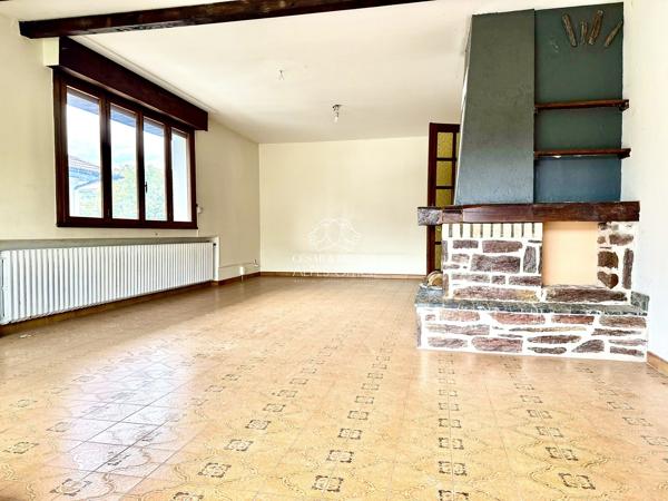 Bonneville – Maison à rénover – 236 m² au total – 3 appartements soit 9 pièces dont 5 chambres – Terrain plat de 900 m²