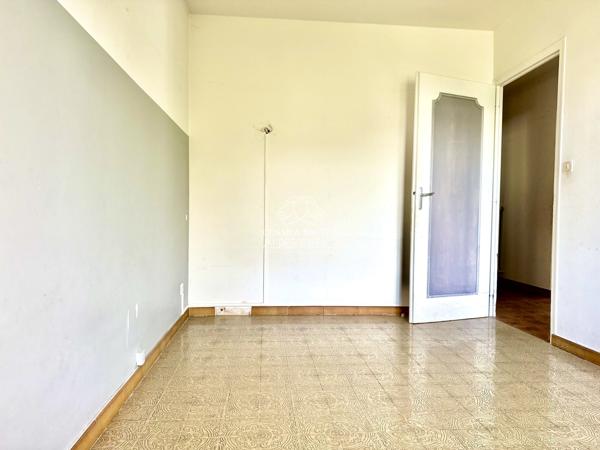 Bonneville – Maison à rénover – 236 m² au total – 3 appartements soit 9 pièces dont 5 chambres – Terrain plat de 900 m²