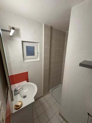 a vendre type 2 avec cour