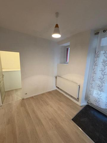 a vendre type 2 avec cour