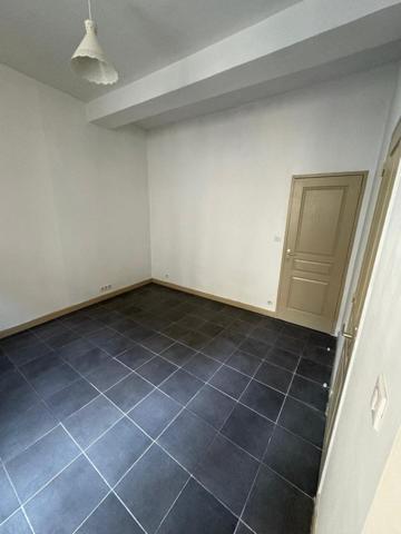 a vendre type 2 avec cour