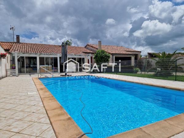 PLAIN-PIED 3 CHAMBRES GRAND JARDIN TRAVERSANT PISCINE