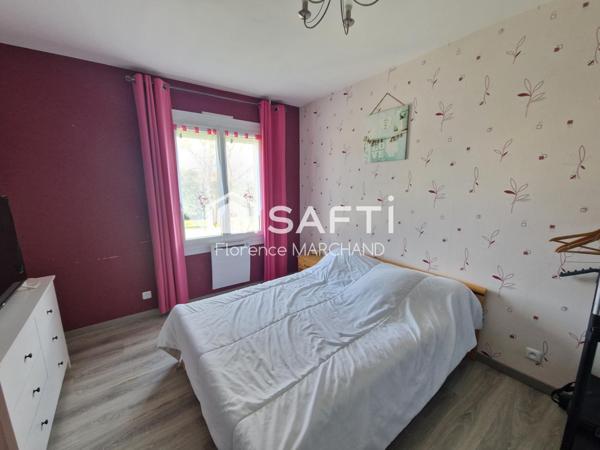 PLAIN-PIED 3 CHAMBRES GRAND JARDIN TRAVERSANT PISCINE