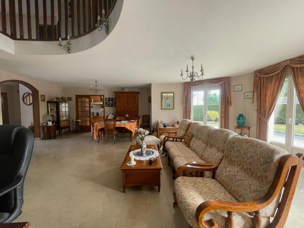 Maison - 6 pièces - 200 m²