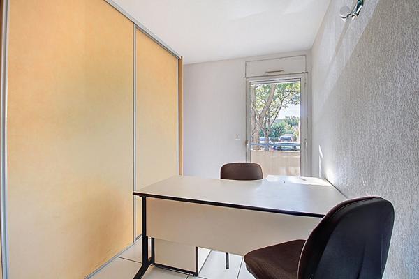 À LOUER - LOCAUX PROFESSIONNELS / BUREAUX 93m² - DRAGUIGNAN CENTRE-VILLE
