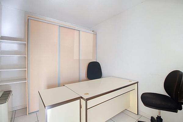 À LOUER - LOCAUX PROFESSIONNELS / BUREAUX 93m² - DRAGUIGNAN CENTRE-VILLE