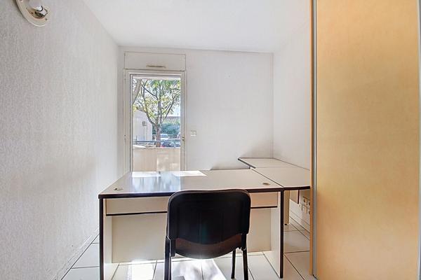 À LOUER - LOCAUX PROFESSIONNELS / BUREAUX 93m² - DRAGUIGNAN CENTRE-VILLE