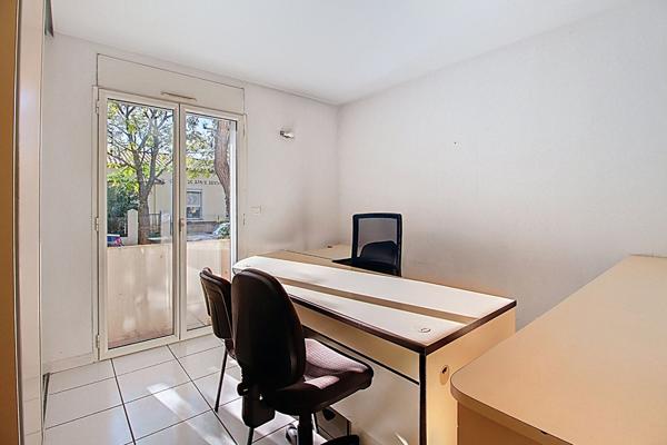 À LOUER - LOCAUX PROFESSIONNELS / BUREAUX 93m² - DRAGUIGNAN CENTRE-VILLE