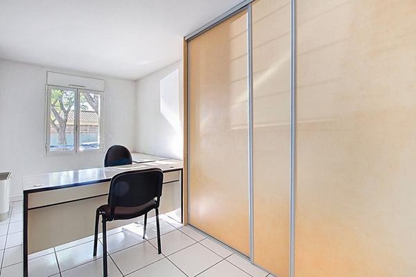 À LOUER - LOCAUX PROFESSIONNELS / BUREAUX 93m² - DRAGUIGNAN CENTRE-VILLE