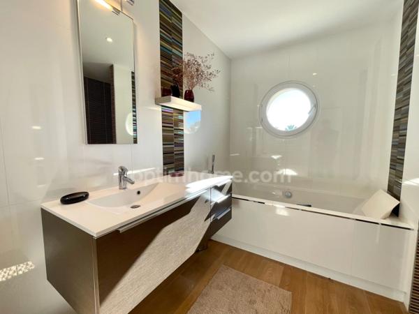 Marina individuelle traversante – 6 pièces – 165 m² – Terrain 700 m2