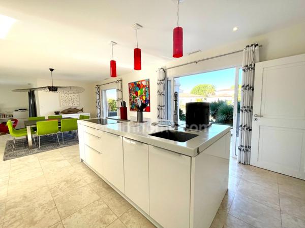 Marina individuelle traversante – 6 pièces – 165 m² – Terrain 700 m2