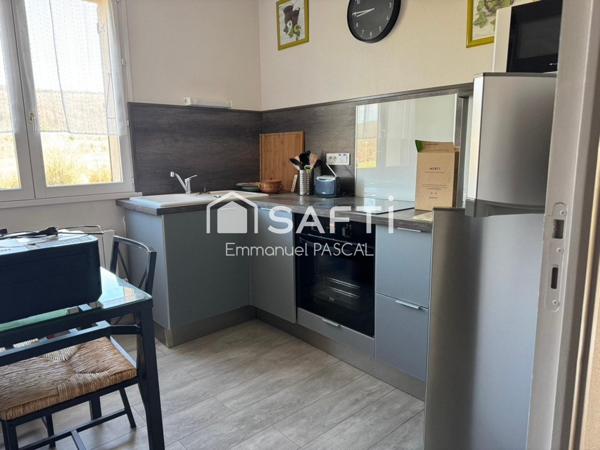 Maison (petit immeuble) découpée en plusieurs appartements avec grand terrain-Monopropriété