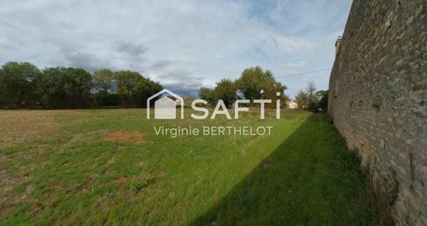 TERRAIN CONSTRUCTIBLE D'ENVIRON 879 M2  A CHAMPBERTRAND!