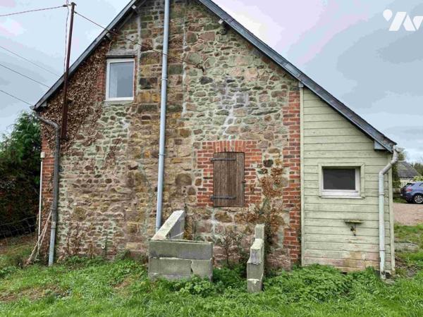 BRIOUZE 2kms tous commerces: en campagne, maison d'habitation sur 907 m² de terrain, 3 chambres.