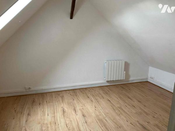 BRIOUZE 2kms tous commerces: en campagne, maison d'habitation sur 907 m² de terrain, 3 chambres.
