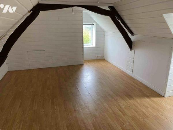 BRIOUZE 2kms tous commerces: en campagne, maison d'habitation sur 907 m² de terrain, 3 chambres.
