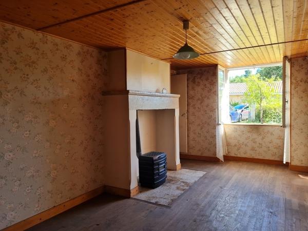 Maison à vendre 39 000 € Brossac 3 p 77 m² DPE