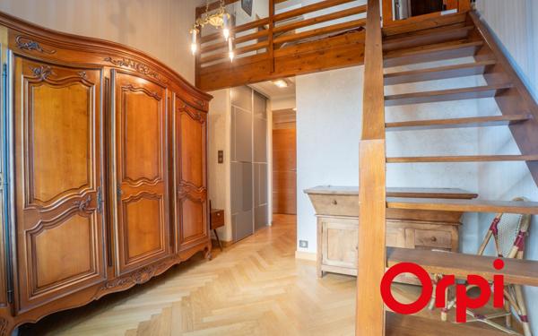 Maison à vendre    5 pièces • 210 m2 Saint-Genis-Laval