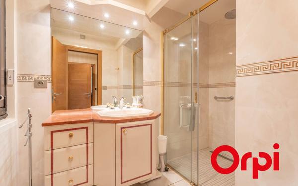 Maison à vendre    5 pièces • 210 m2 Saint-Genis-Laval