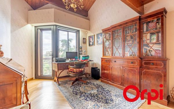 Maison à vendre    5 pièces • 210 m2 Saint-Genis-Laval