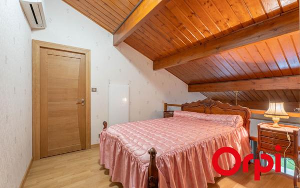 Maison à vendre    5 pièces • 210 m2 Saint-Genis-Laval