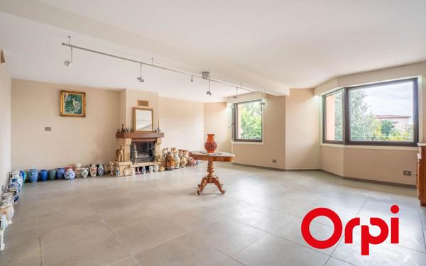 Maison à vendre    5 pièces • 210 m2 Saint-Genis-Laval