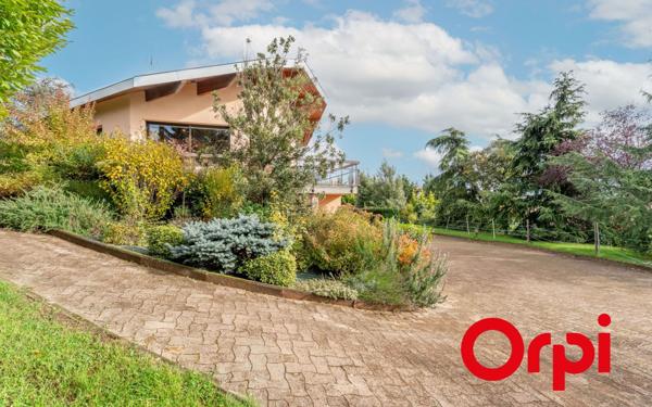 Maison à vendre    5 pièces • 210 m2 Saint-Genis-Laval