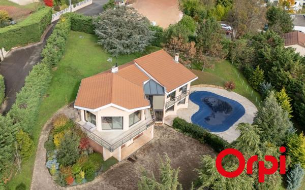 Maison à vendre    5 pièces • 210 m2 Saint-Genis-Laval