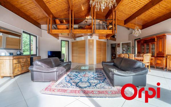 Maison à vendre    5 pièces • 210 m2 Saint-Genis-Laval