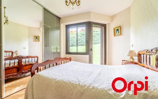 Maison à vendre    5 pièces • 210 m2 Saint-Genis-Laval