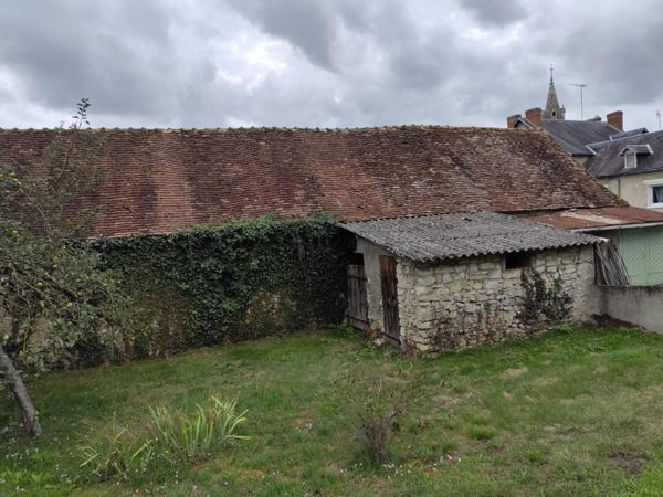 GRANGE -GARAGE - TERRAIN BIEN SITUE - ACCES FACILE