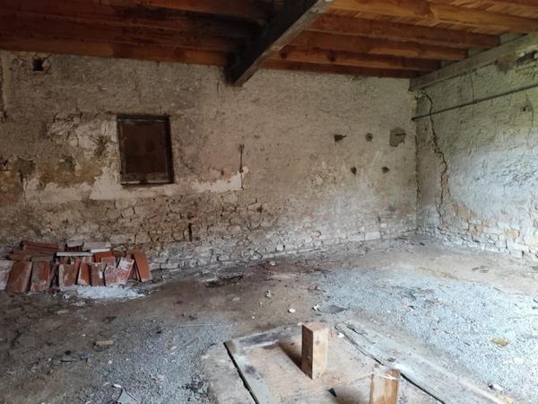 GRANGE -GARAGE - TERRAIN BIEN SITUE - ACCES FACILE