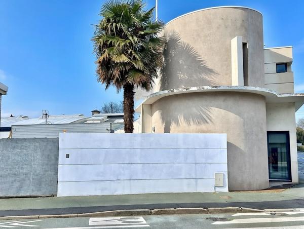 La Rochelle (17000) OPPORTUNITÉ EXCEPTIONNELLE : Transformez cet immeuble d'archi en unemaison individuelle de 3 chambres