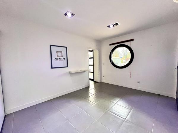 La Rochelle (17000) OPPORTUNITÉ EXCEPTIONNELLE : Transformez cet immeuble d'archi en unemaison individuelle de 3 chambres