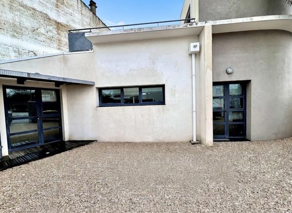 La Rochelle (17000) OPPORTUNITÉ EXCEPTIONNELLE : Transformez cet immeuble d'archi en unemaison individuelle de 3 chambres