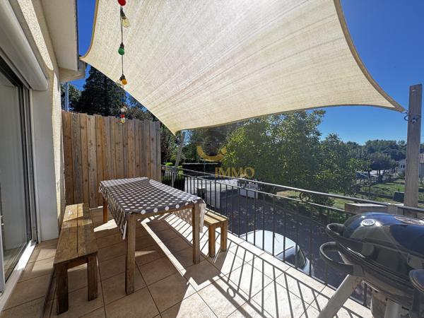 Belle maison avec balcon et sous-sol dans le bourg de Secondigny