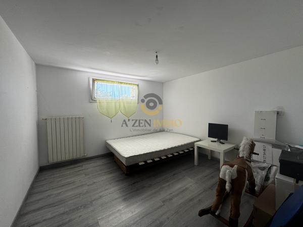 Belle maison avec balcon et sous-sol dans le bourg de Secondigny