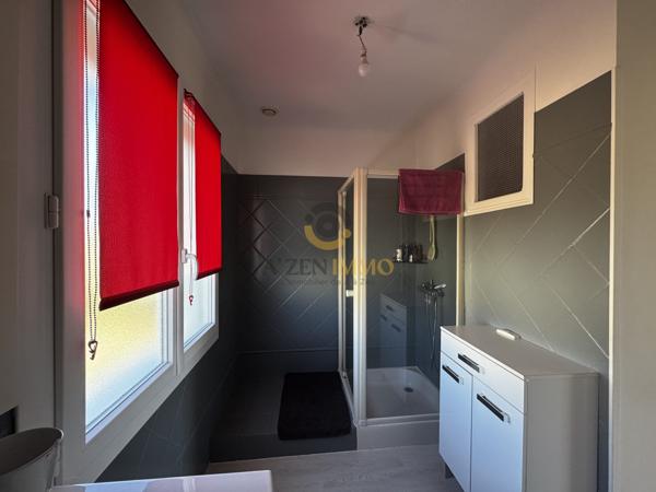 Belle maison avec balcon et sous-sol dans le bourg de Secondigny