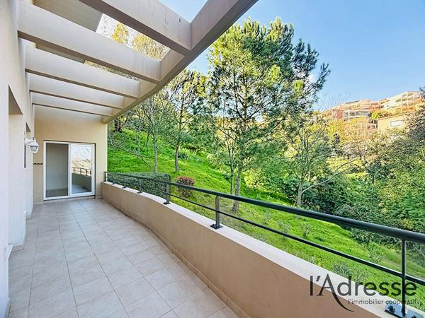 DOMAINE DE BELLEVUE ! Bel appartement 2 pièces 50 m² avec cave et parking !