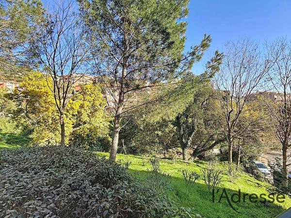 DOMAINE DE BELLEVUE ! Bel appartement 2 pièces 50 m² avec cave et parking !