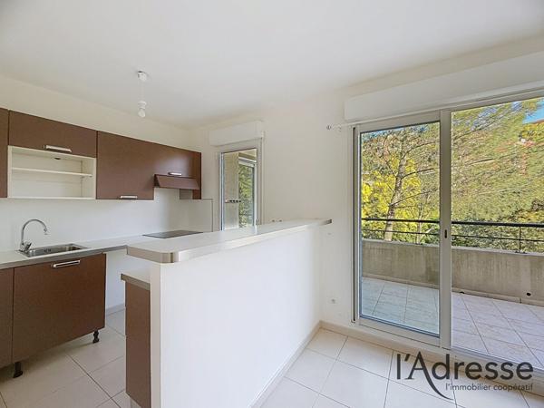 DOMAINE DE BELLEVUE ! Bel appartement 2 pièces 50 m² avec cave et parking !