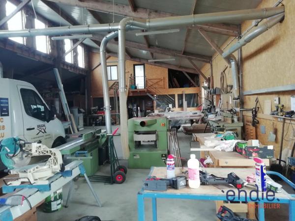 LOCAL ARTISANAL DE 524m²  avec 2200 m² de terrain!!