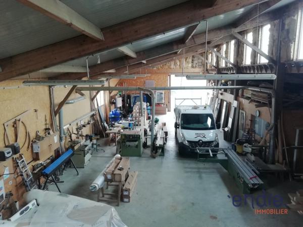 LOCAL ARTISANAL DE 524m²  avec 2200 m² de terrain!!