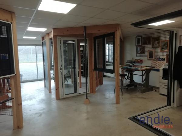 LOCAL ARTISANAL DE 524m²  avec 2200 m² de terrain!!