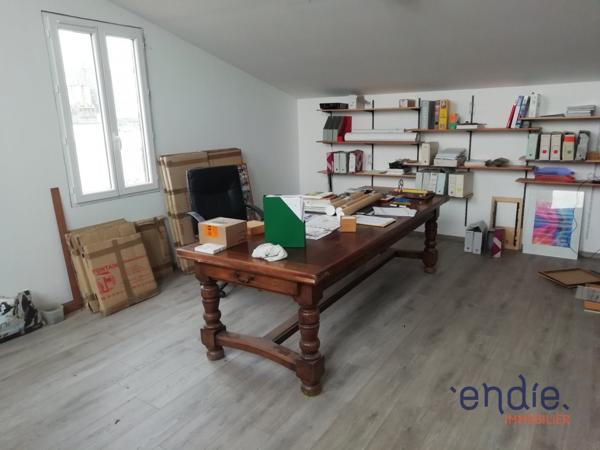 LOCAL ARTISANAL DE 524m²  avec 2200 m² de terrain!!