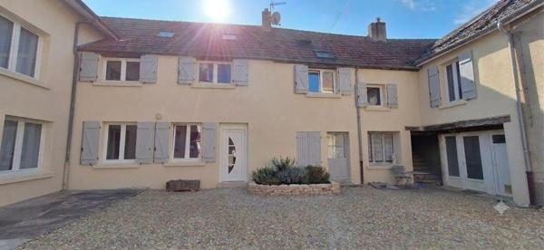 Charme et Indépendance pour ce Triplex de 124 m² au sol