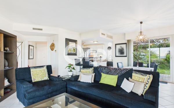 Appartement à vendre    3 pièces • 76,08 m2 Mandelieu-la-Napoule