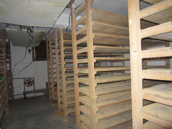 Audressein (09800) Grande maison de village avec annexes.